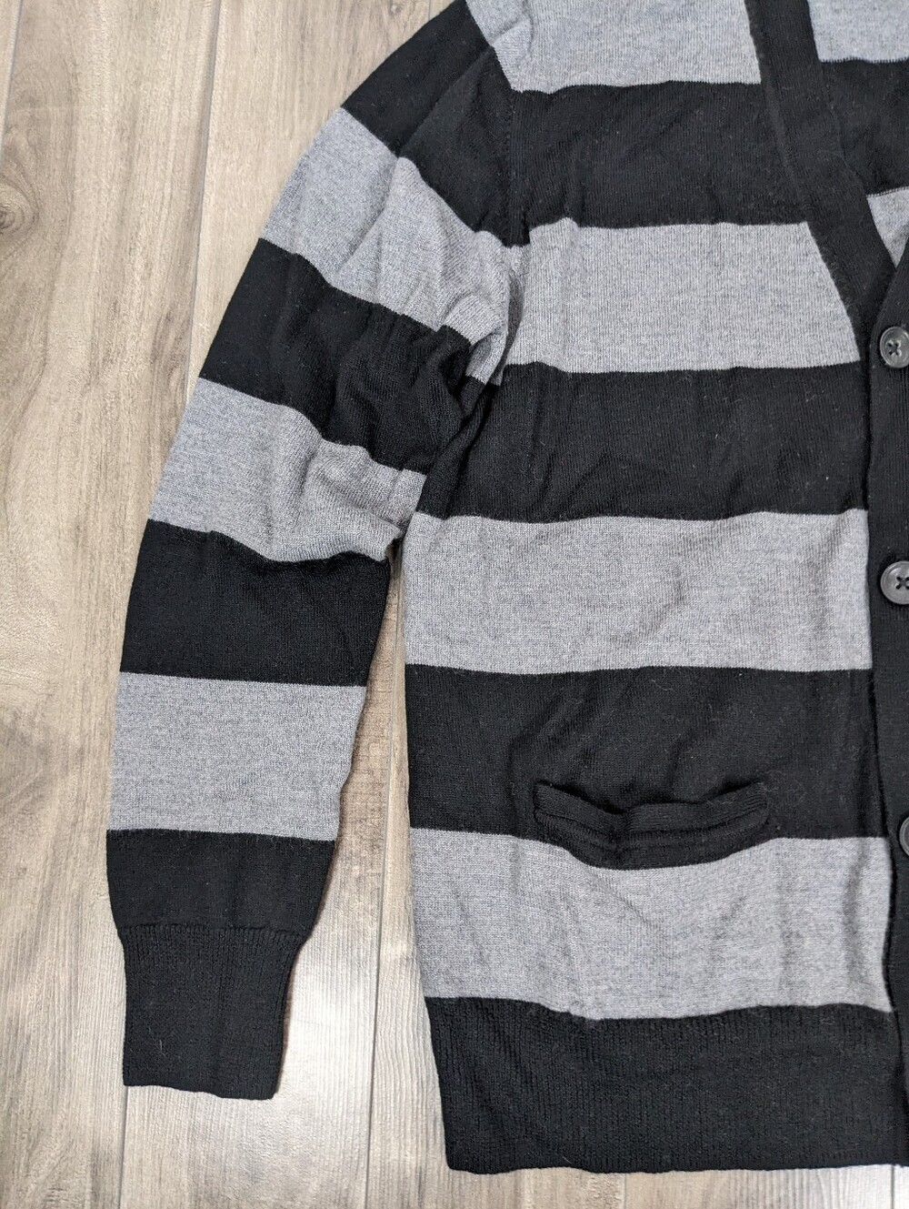 Club Monaco Men's Cardigan Size XL Grey Black Striped 100% merino wool - Picture 3 of 9